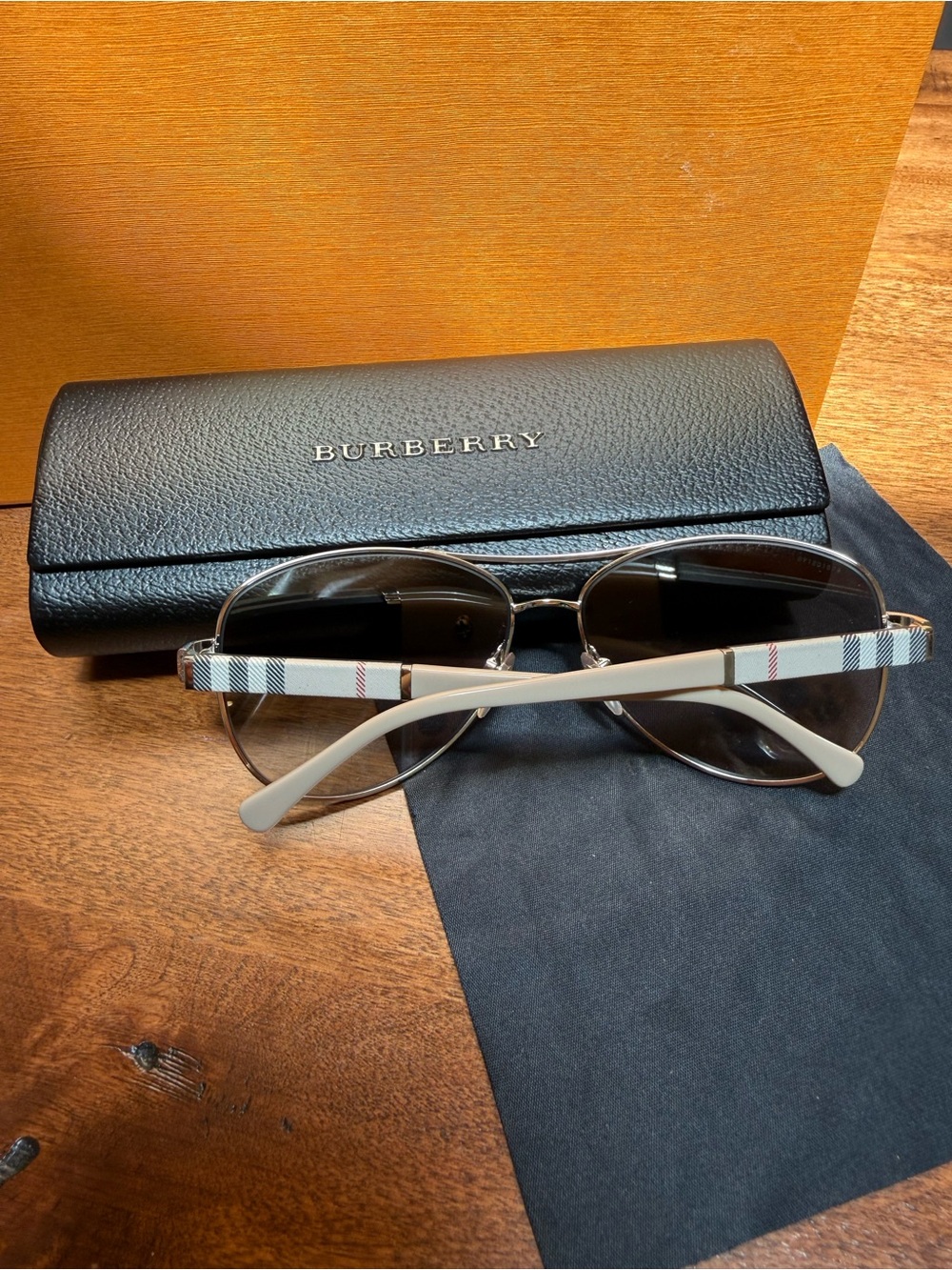 NEW Burberry Aviator Sunglasses with Taupe Gradient - Picture 3 of 12